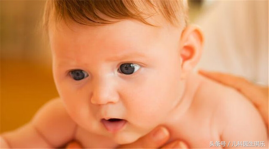 宝宝吐奶是什么原因引起的(宝宝吐奶是怎么回事儿)