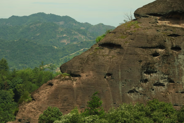 天門山雖是龍虎山最高峰,則不是同一個景區,玩過了龍虎山景區再玩天門