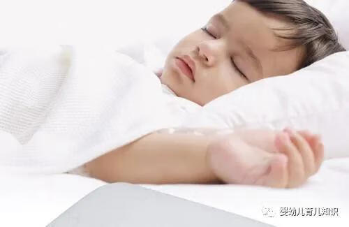 小孩晚上睡觉出汗特别多是什么原因(6岁小孩晚上睡觉出汗)