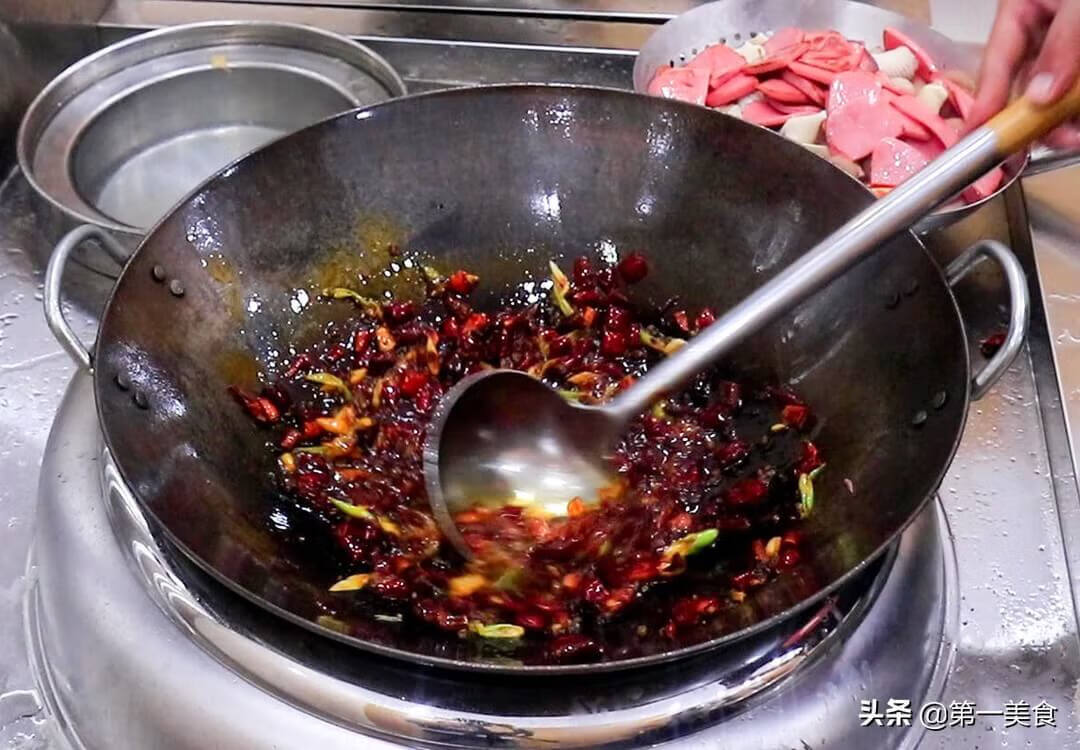 请问麻辣香锅怎么做(正宗的麻辣香锅怎么做)