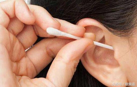 总感觉耳朵里面痒是怎么回事(耳朵里面痒怎么解决)
