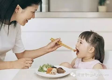 2岁宝宝不爱吃饭是什么原因(2岁宝宝突然不爱吃饭怎么办)