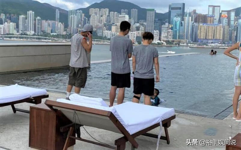 小小春叫什么名字(陈小春一家游玩被偶遇)