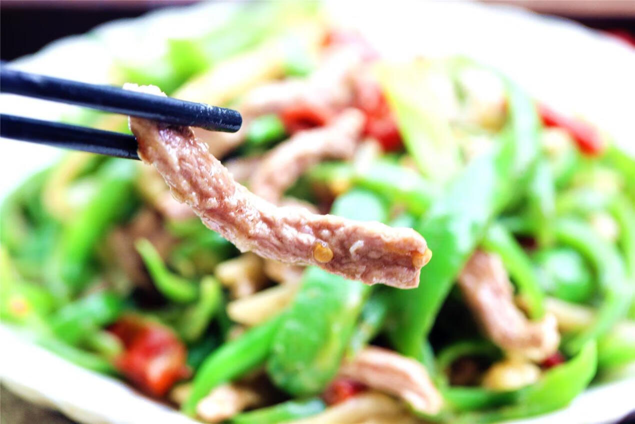 青椒炒牛肉用什么牛肉(青椒炒牛肉怎么炒好吃窍门)