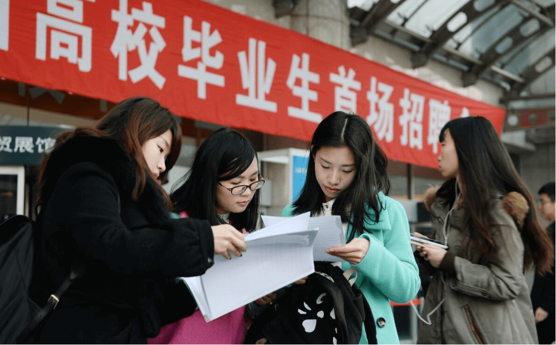 大专生的出路到底在哪里(大专学历干什么有出路)