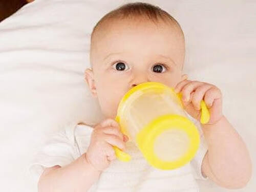 新生儿换奶粉好吗?(新生儿一直换奶粉好不好)