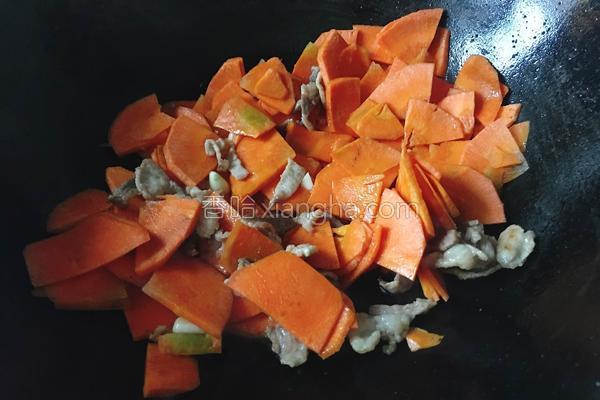 胡萝卜炒肉的家常做法(胡萝卜炒肉怎么炒)