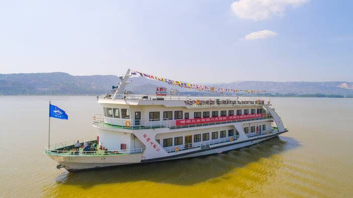 "黄河天鹅号"是黄河流域的水上游轮,从2017年3月25日首航以来,共接待