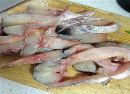 鲶鱼炖豆腐怎么炖(豆腐鲶鱼做法)