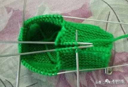 手工编织婴儿鞋的方法(手工编织婴儿鞋教程)