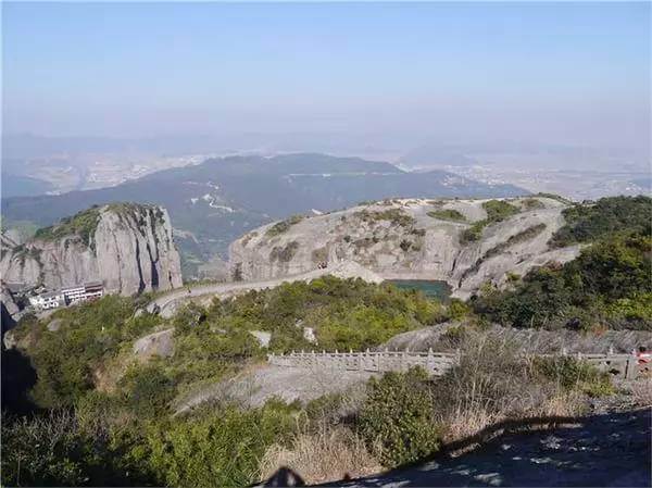 方山正门是哪个门(大门对山怎么化解)