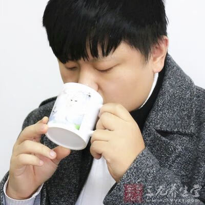 叶酸片可以治白头发吗(叶酸可以治白发吗)