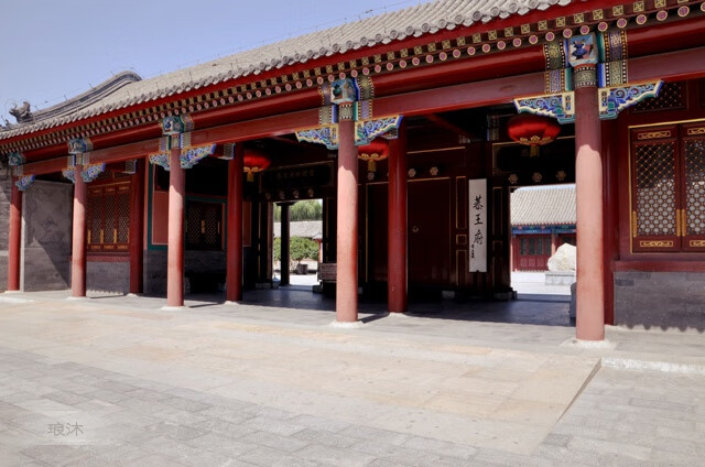 王府大门是屋宇式大门中的最高等级.