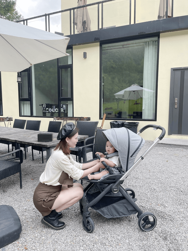 婴儿小车四轮手推车(婴儿推车八个轮子和四个轮子)