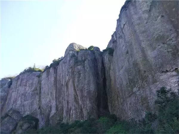 方山正门是哪个门(大门对山怎么化解)