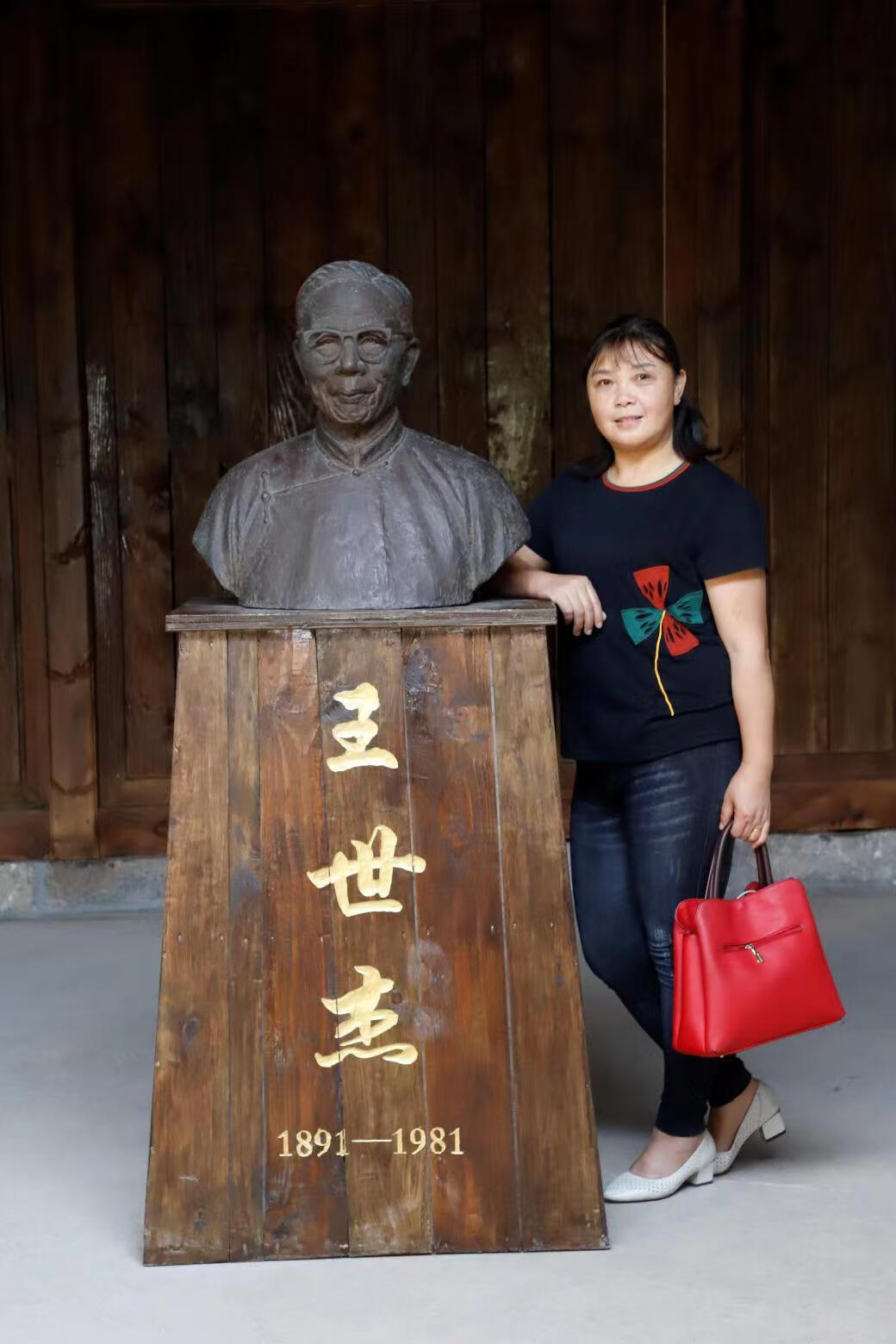 崇阳县白霓镇回头岭村,是一个人杰地灵,人文璀璨的村庄.