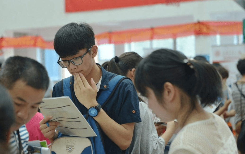 女生学什么专业最好找工作(女生学什么专业前景好)