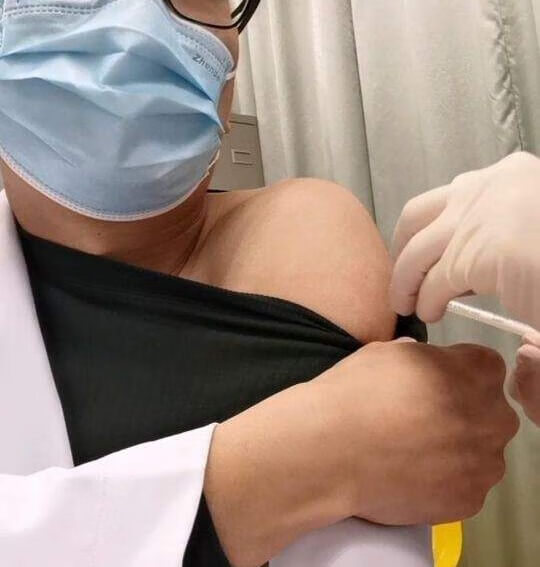 新冠疫苗接种后发热怎么办？
