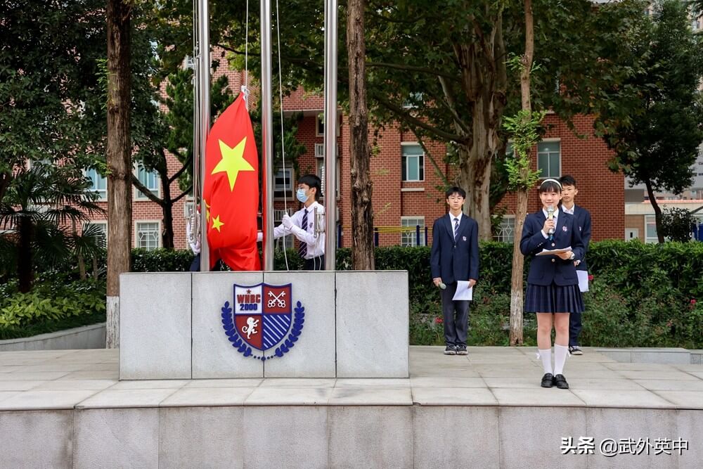 秋运赛场，国梦飞扬——记英中初中部秋季运动会