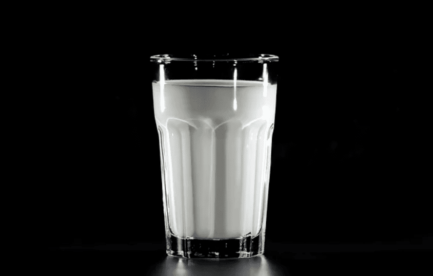 成人什么时间喝牛奶好(喝牛奶最佳时间是几点)