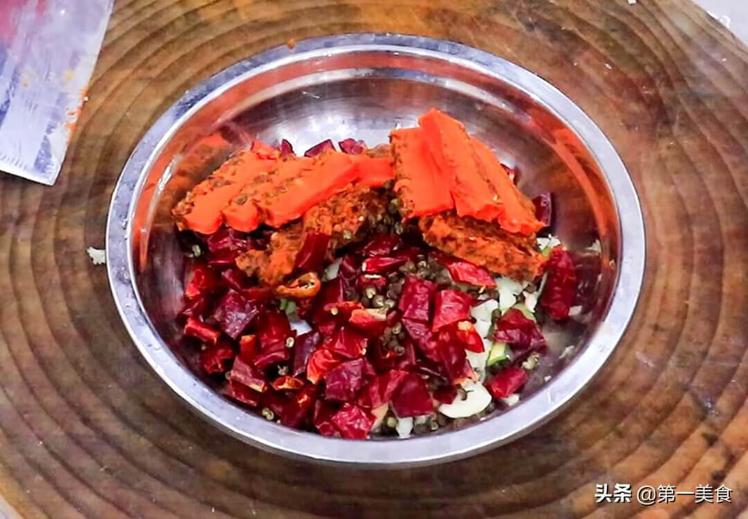 请问麻辣香锅怎么做(正宗的麻辣香锅怎么做)