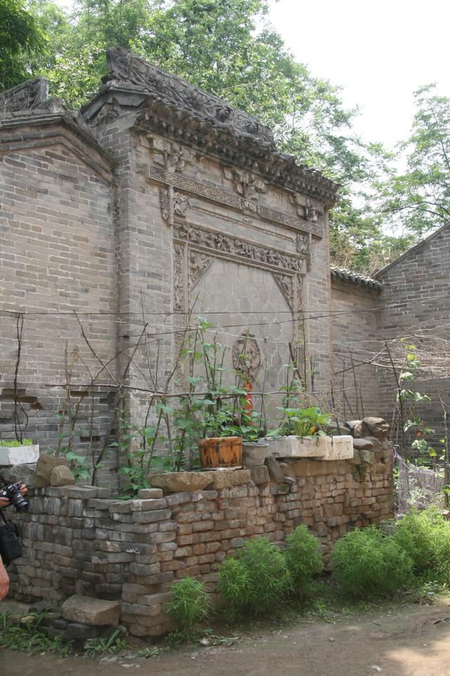 风水上庙应该建在村子哪个方位(庙建在村子的什么位置好)