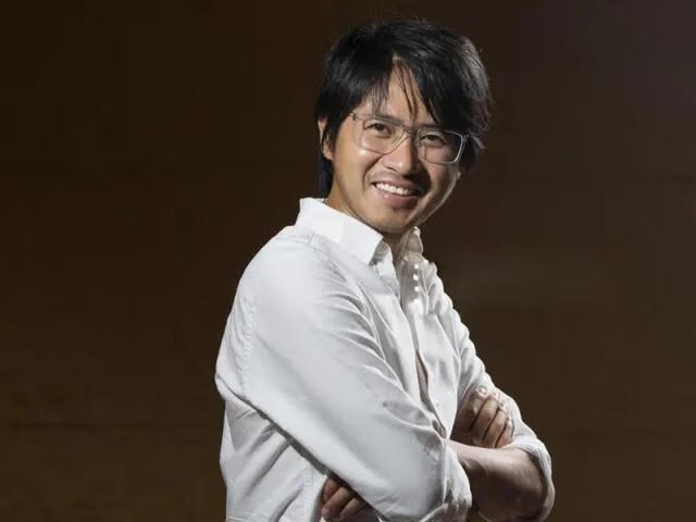 韩寒,1982年9月23日出生于上海市金山区亭林镇,中国作家,导演,职业