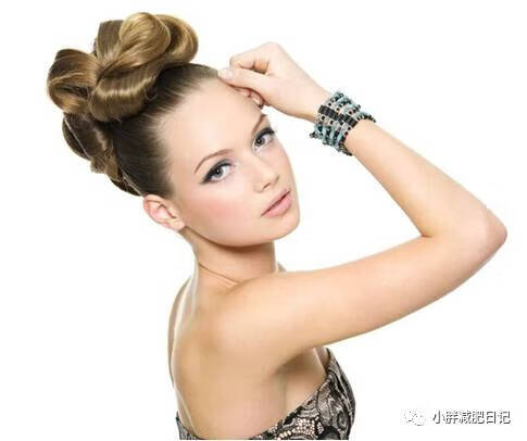 蝴蝶臂是什么意思(蝴蝶臂是什么原因造成的)