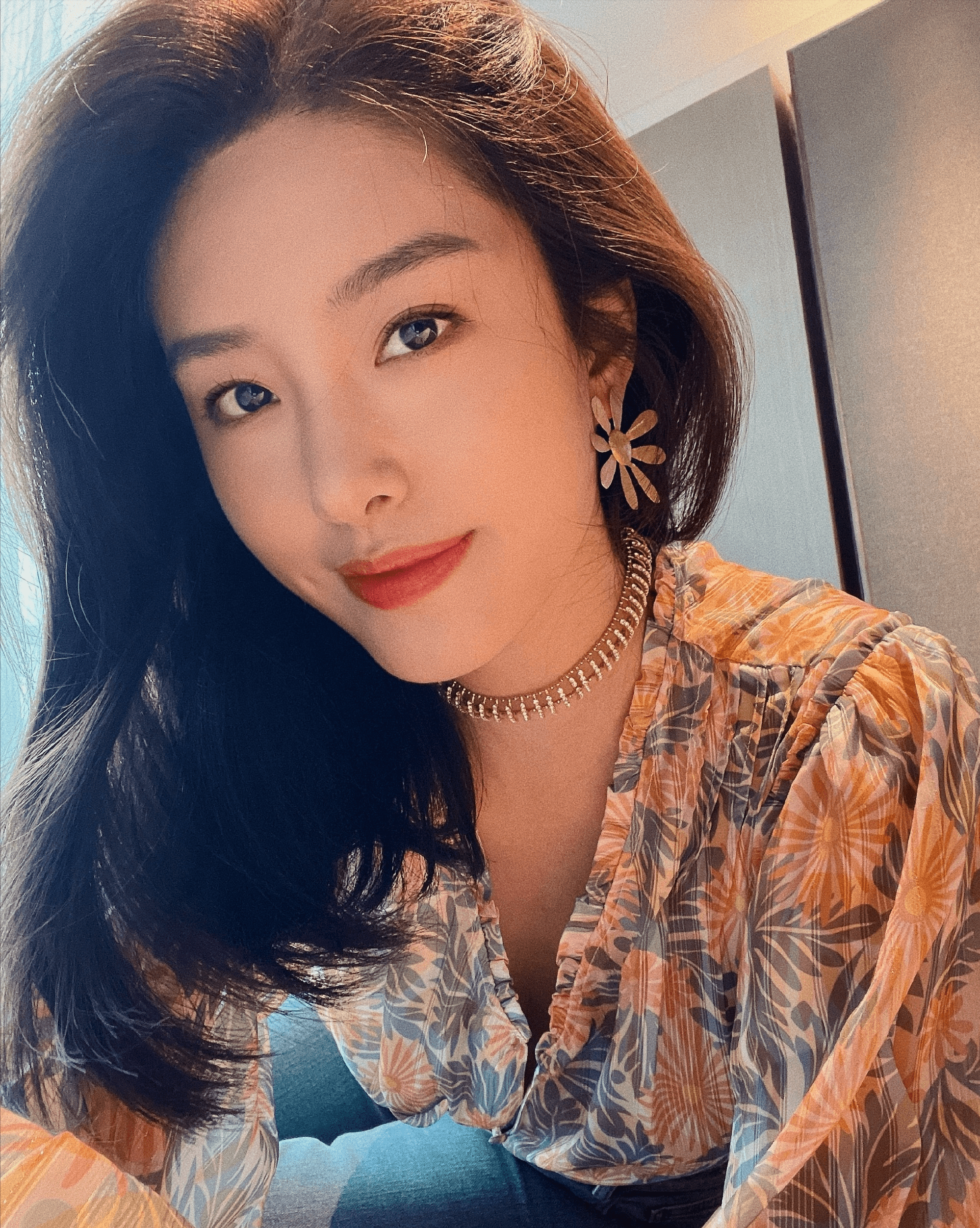 眼睛大嘴巴厚的女人(女生鼻子大嘴唇厚)-百科学社