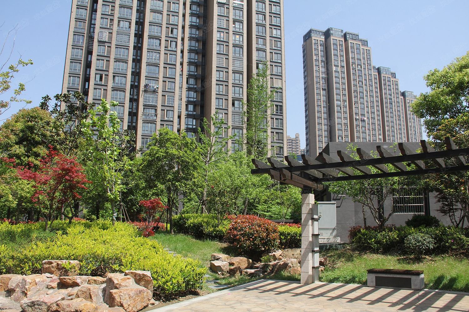 小区里的楼栋怎么看风水选(小区楼房怎么看风水)