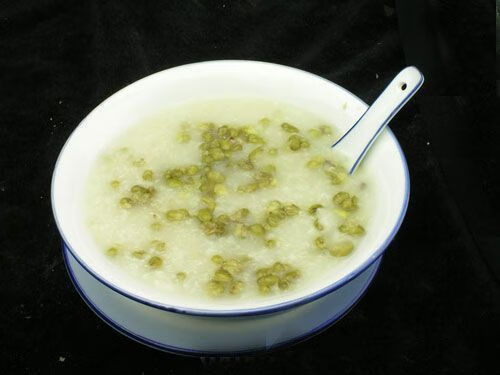 哺乳期上火怎么办,宝宝也上火(母乳期间老是上火怎么办)