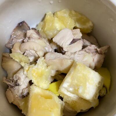 榴莲煲鸡怎么煲(榴莲壳炖鸡的做法及功效)