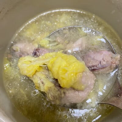 榴莲煲鸡怎么煲(榴莲壳炖鸡的做法及功效)