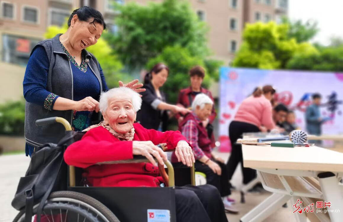 母亲节图片感人 照片(母亲节图片感人)