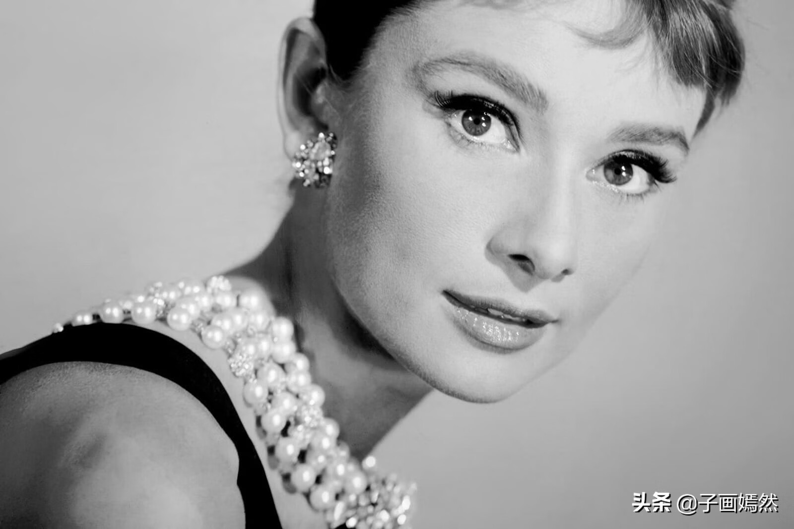 从皇室到政治女英雄,到好莱坞女明星,珍珠一直扮演着它重要的角色.