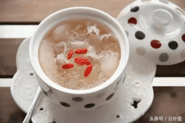 燕窝的功效有哪些(燕窝的功效真的那么神奇吗)