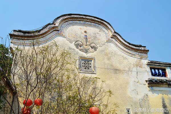 三,水式山墙:形平而生浪