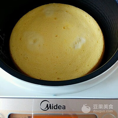 电饭锅做蛋糕的方法(电饭煲如何做蛋糕 家用)