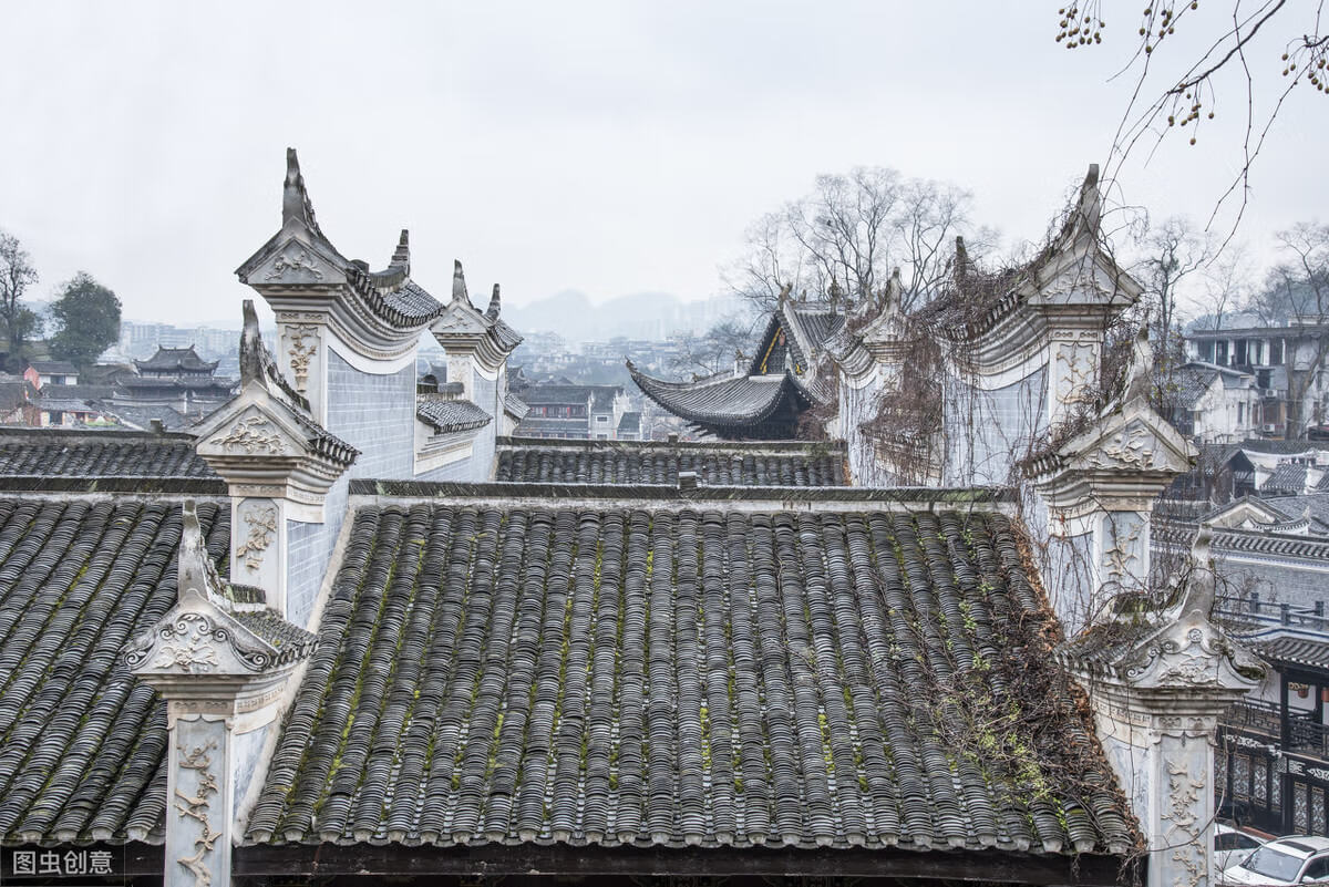 别墅屋顶瓦颜色的风水(别墅顶瓦什么颜色)