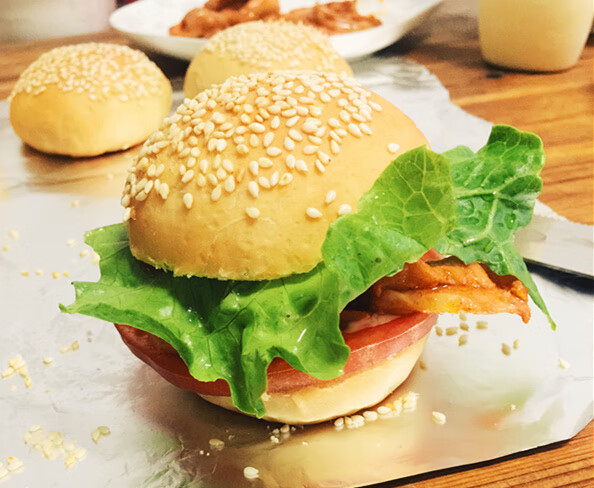 新奥尔良烤鸡腿堡做法(新奥尔良烤鸡腿堡多少钱)