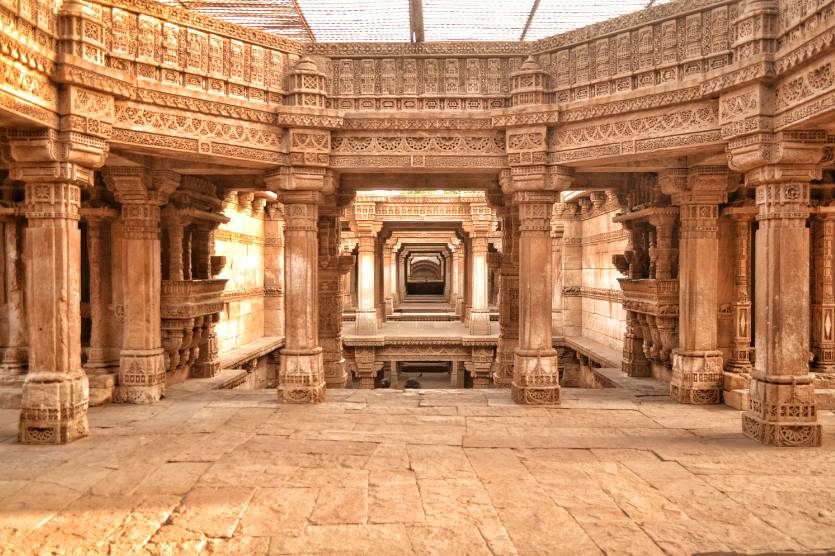 建在井里面的地下宫殿| 自然创造的大海之井 |雷神是北欧神话中负责