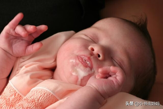 新生儿不拉屎咋办(新生儿两天不拉屎怎么办)
