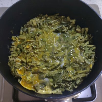 香椿炒蛋怎样做(香椿芽炒蛋)