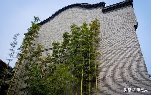 巍峨古建山墙山墙有三种形制:一是人字形,比较简洁实用,修造成本也不