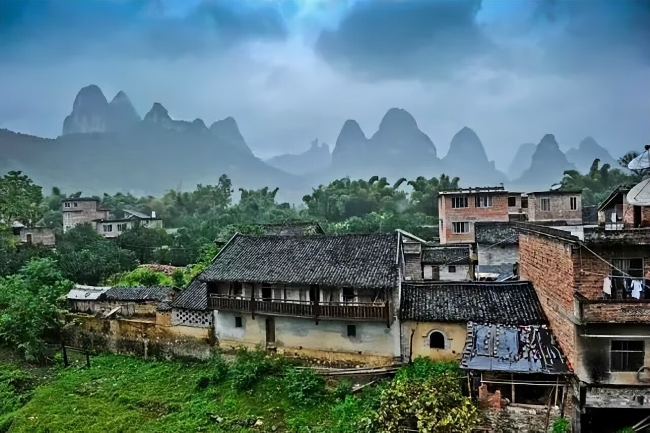 8月份去哪儿旅游合适(8月份适合旅游的地方)