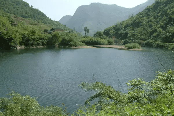 山主人丁,水主财.