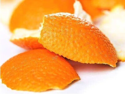 橘子皮泡水喝的功效和作用(橘子皮泡水喝起什么作用)