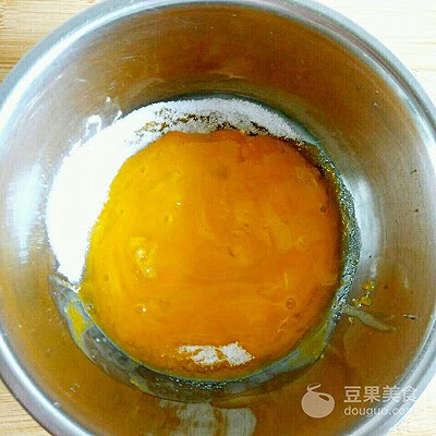 电饭锅做蛋糕的方法(电饭煲如何做蛋糕 家用)