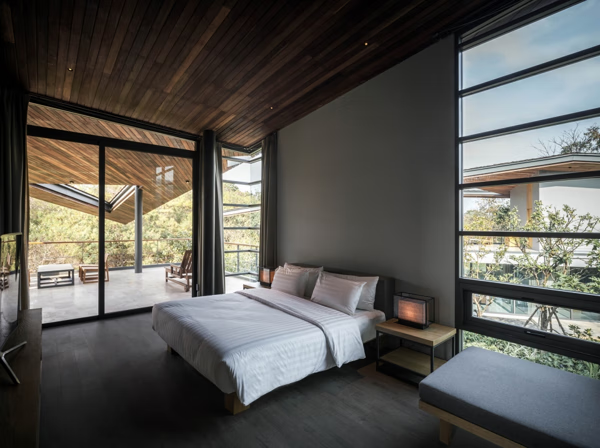 别墅大门上方三角形屋顶好不好(房顶三角形造型是不是煞)