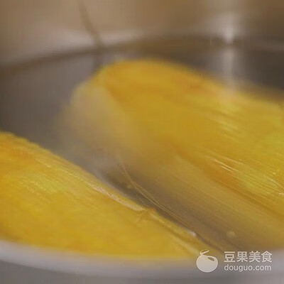 煮玉米的做法窍门(煮玉米用大火还是小火)